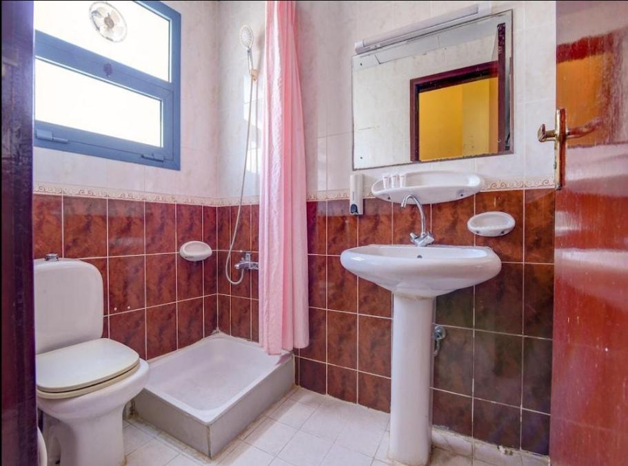 Parasol Hotel Дубай Екстериор снимка