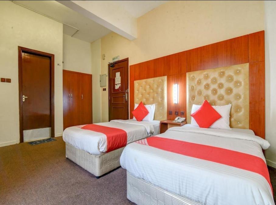 Parasol Hotel Дубай Екстериор снимка