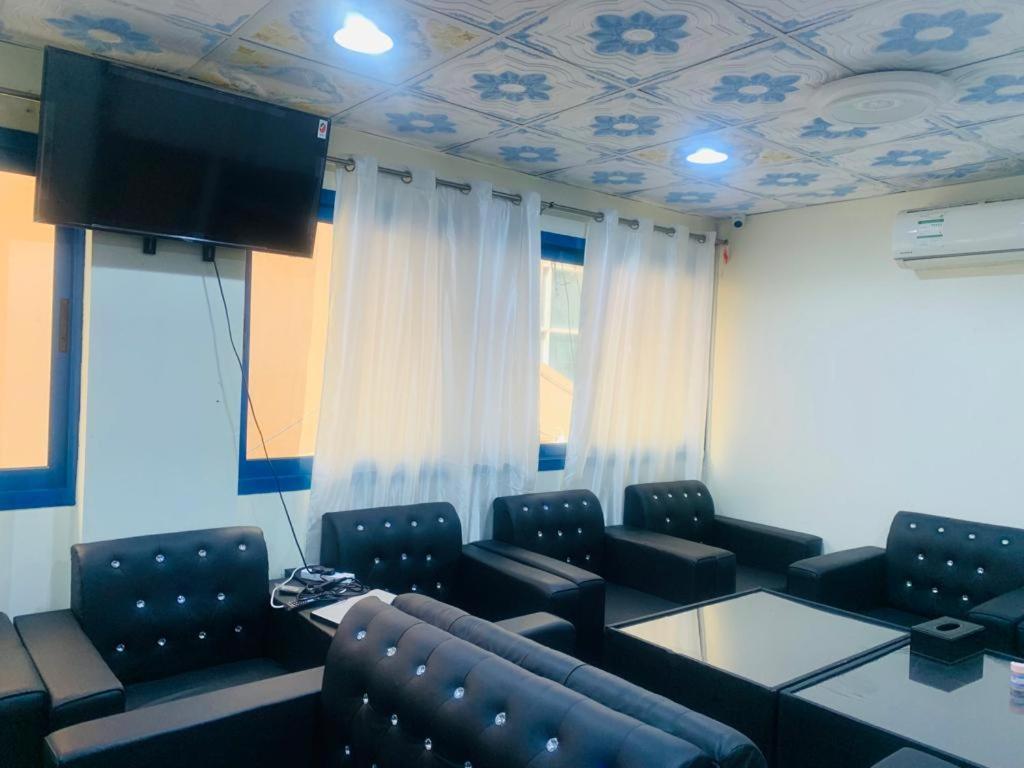 Parasol Hotel Дубай Екстериор снимка