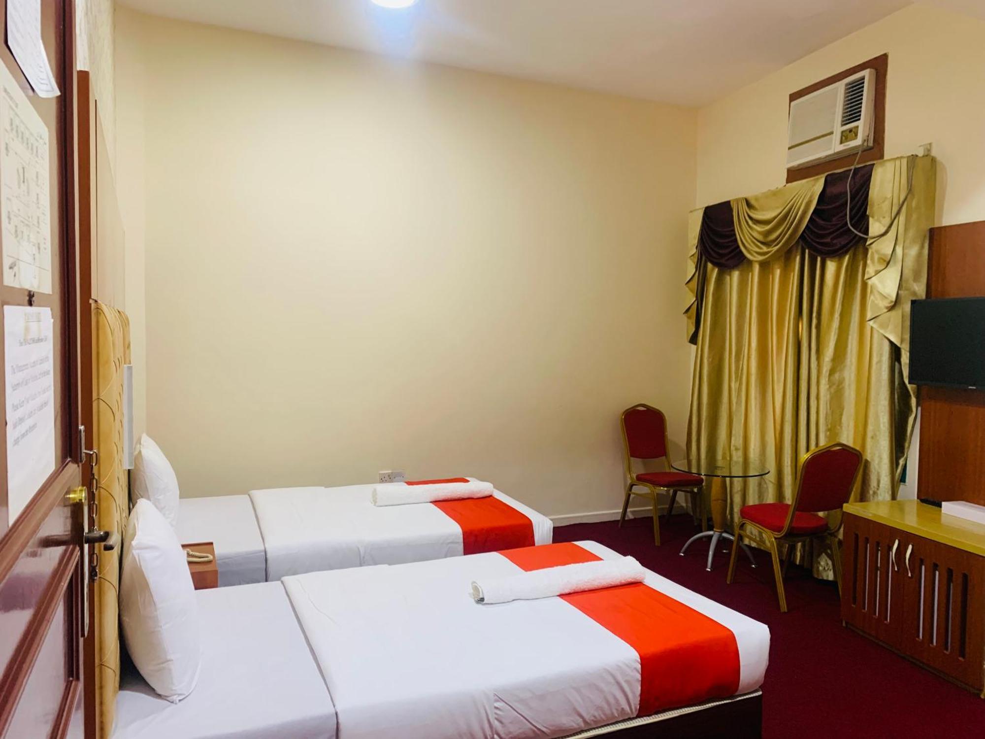 Parasol Hotel Дубай Екстериор снимка