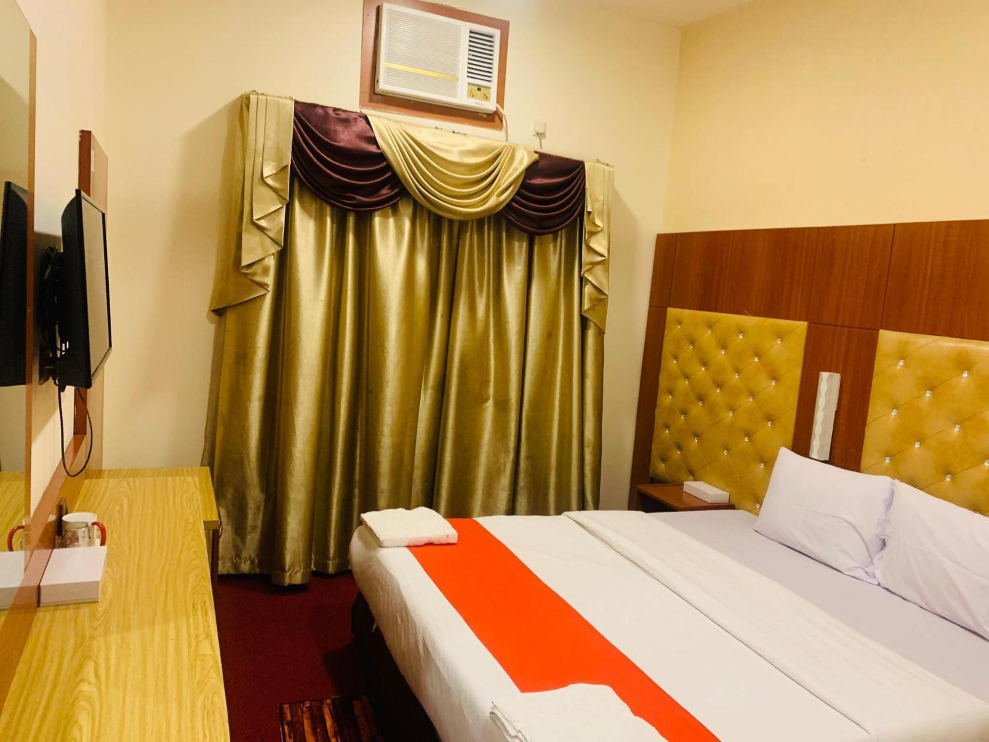 Parasol Hotel Дубай Екстериор снимка