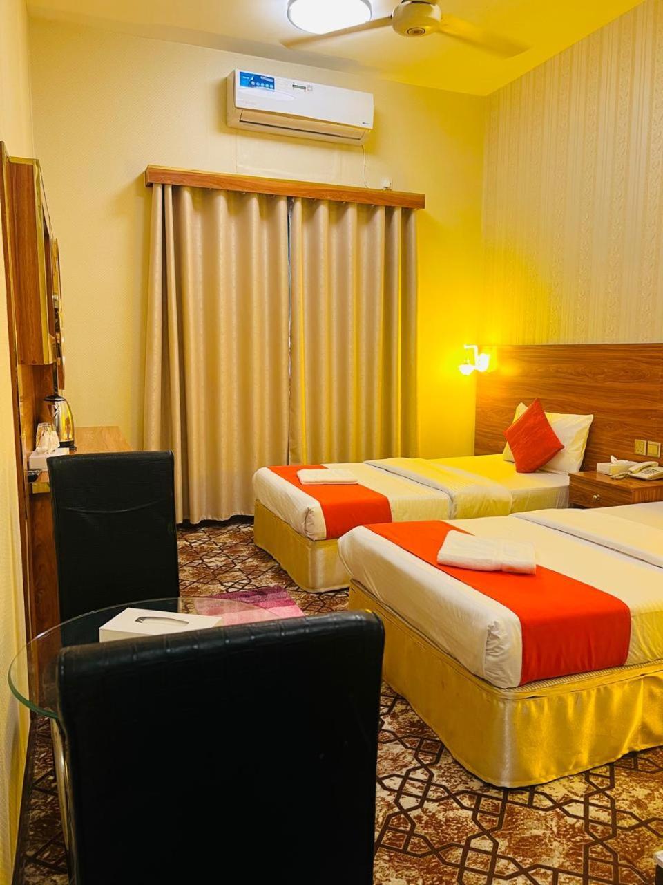 Parasol Hotel Дубай Екстериор снимка
