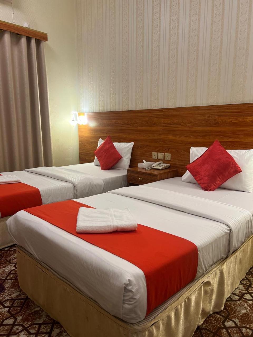 Parasol Hotel Дубай Екстериор снимка